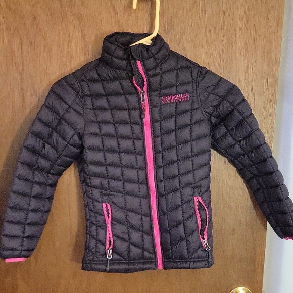 Magellan Outdoors Other - Magellan Outdoors Kids Puffer Jacket Size M EUC